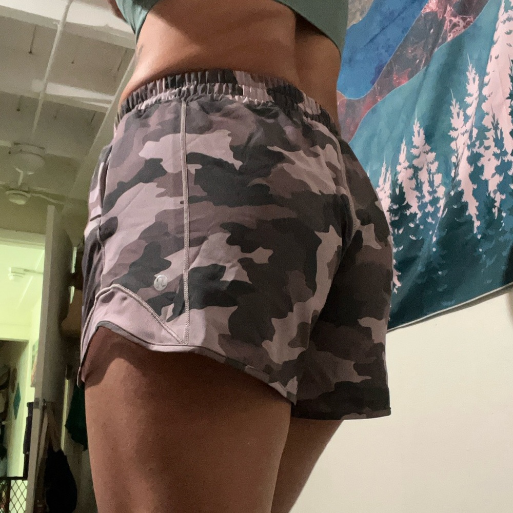 Hotty Hot Low-Rise/NO liner 
Short 4"
Heritage 365 Camo Misty Mauve
Size 2